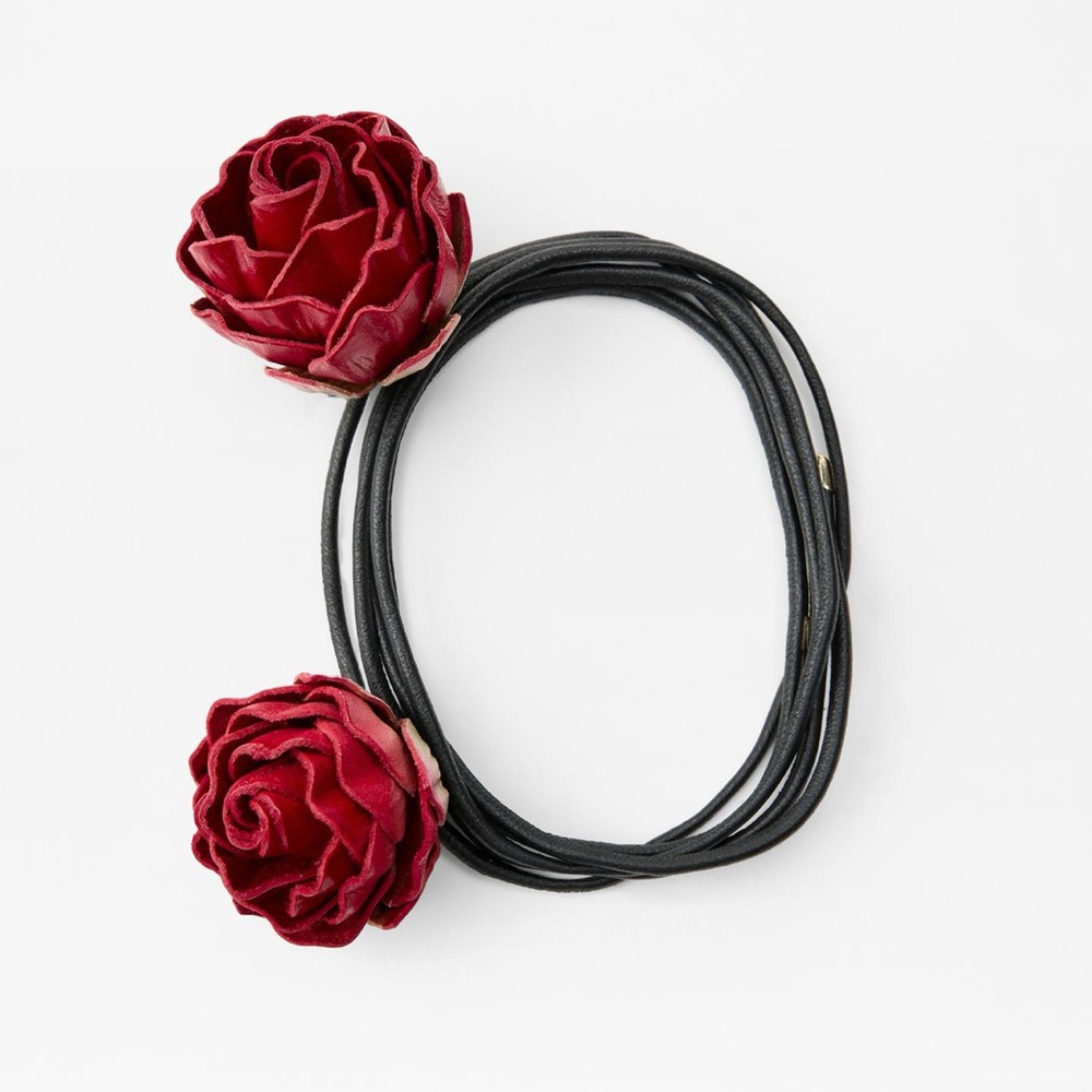 ZARA THIN LEATHER NECKLACE WITH ROSES - Picture 5 of 6